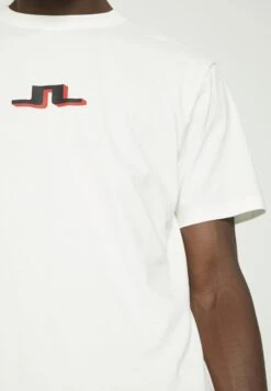 J.Lindeberg Darcy Logo TeeT-Shirt Con StampaCloud White Uomo T-shirt E Polo JL122O06H-A11 15 J.Lindeberg Darcy Logo TeeT-Shirt Con StampaCloud White Uomo T-shirt E Polo JL122O06H-A11 -Negozio Di Abbigliamento Zalando 2d37500aa4954525919bed31a0f14588