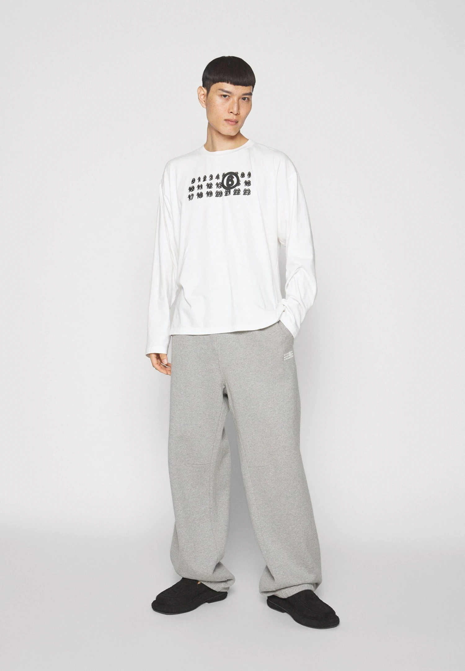 MM6 Maison Margiela Maglietta A Manica LungaOff White Uomo T-shirt E Polo MMA22O00D-A11 5 MM6 Maison Margiela Maglietta A Manica LungaOff White Uomo T-shirt E Polo MMA22O00D-A11 - immagine 5