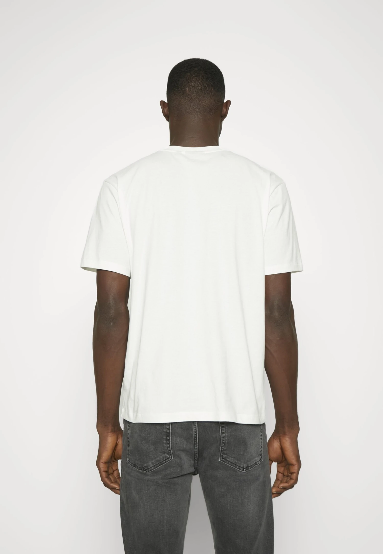 J.Lindeberg Darcy Logo TeeT-Shirt Con StampaCloud White Uomo T-shirt E Polo JL122O06H-A11 5 J.Lindeberg Darcy Logo TeeT-Shirt Con StampaCloud White Uomo T-shirt E Polo JL122O06H-A11 - immagine 5