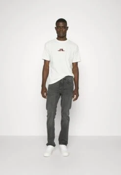 J.Lindeberg Darcy Logo TeeT-Shirt Con StampaCloud White Uomo T-shirt E Polo JL122O06H-A11 10 J.Lindeberg Darcy Logo TeeT-Shirt Con StampaCloud White Uomo T-shirt E Polo JL122O06H-A11 -Negozio Di Abbigliamento Zalando 3f05028202dc4ac6b457cfd0f8139025