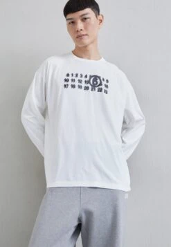 MM6 Maison Margiela Maglietta A Manica LungaOff White Uomo T-shirt E Polo MMA22O00D-A11
