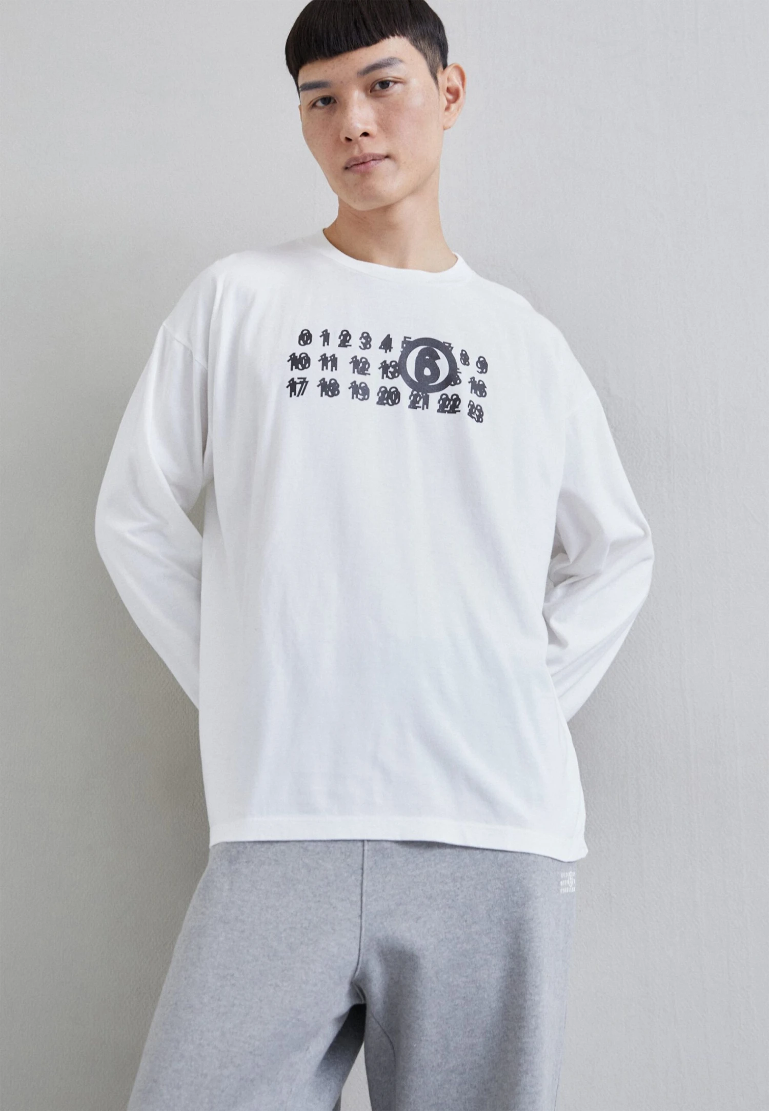 MM6 Maison Margiela Maglietta A Manica LungaOff White Uomo T-shirt E Polo MMA22O00D-A11 1 MM6 Maison Margiela Maglietta A Manica LungaOff White Uomo T-shirt E Polo MMA22O00D-A11