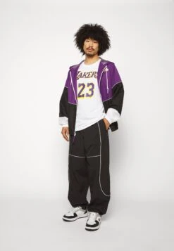 Nike Performance Nba Los Angeles Lakers Lebron James TeeSquadraWhite Uomo T-shirt E Polo N1242D4X1-A13 12 Nike Performance Nba Los Angeles Lakers Lebron James TeeSquadraWhite Uomo T-shirt E Polo N1242D4X1-A13 -Negozio Di Abbigliamento Zalando 7a0bfcf8699441de8c569291603d9637